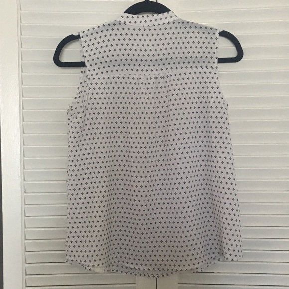 E M Sleeveless White & Black Patterned Top - Picture 2 of 5